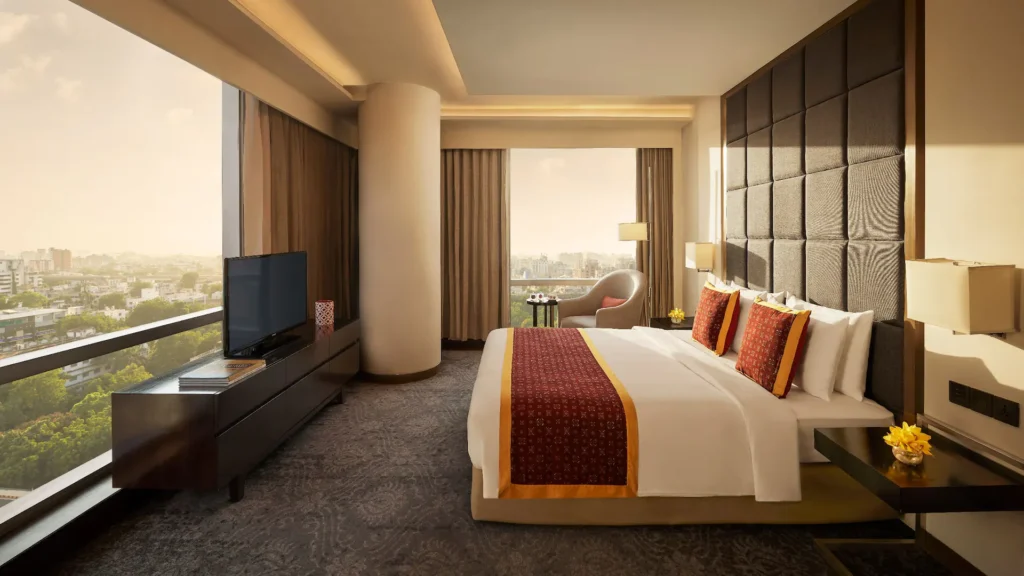 AMDHR-P0292-Suite-Bedroom.16×9