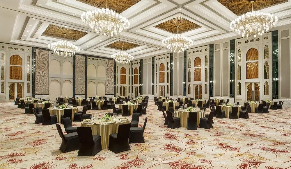 Ballroom_Round_Table Setup