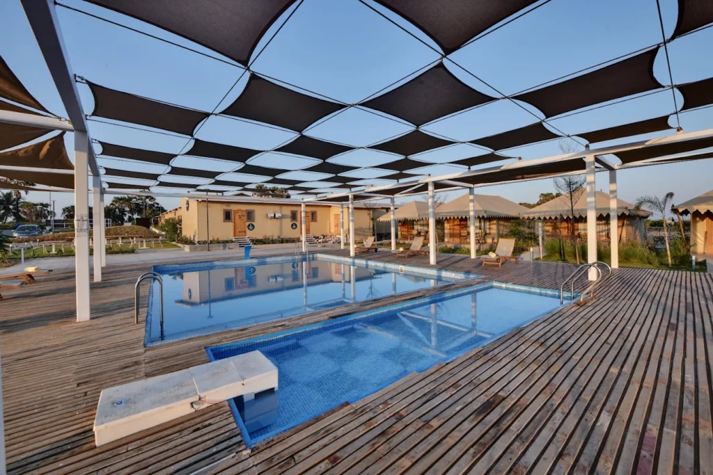 SWIMING POOL-01